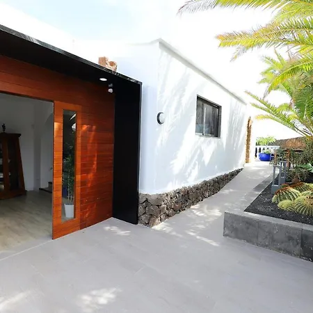 Graceful 5 Bedrooms Vega Del Carmen Distant Sea Views * Puerto del Carmen (Lanzarote)