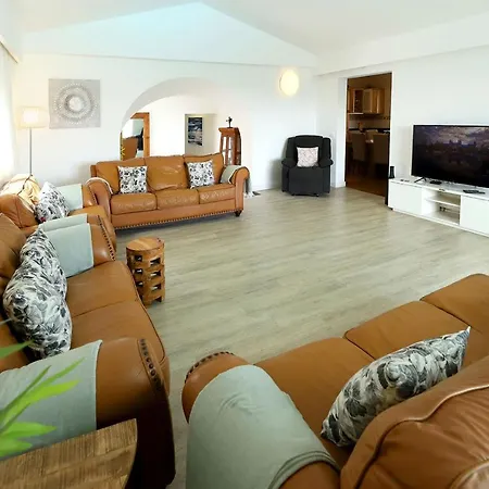 Graceful 5 Bedrooms Vega Del Carmen Distant Sea Views * Puerto del Carmen (Lanzarote)