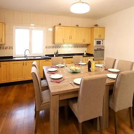 Graceful 5 Bedrooms Vega Del Carmen Distant Sea Views * Puerto del Carmen (Lanzarote)