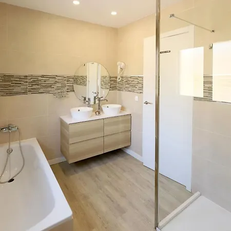 Graceful 5 Bedrooms Vega Del Carmen Distant Sea Views *