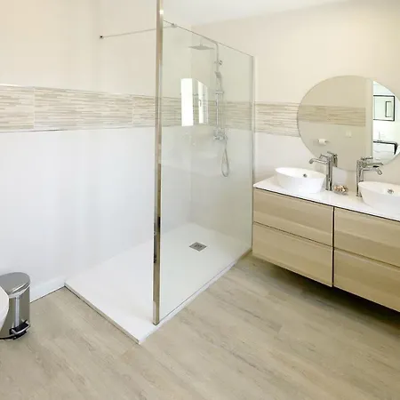 Graceful 5 Bedrooms Vega Del Carmen Distant Sea Views וילה